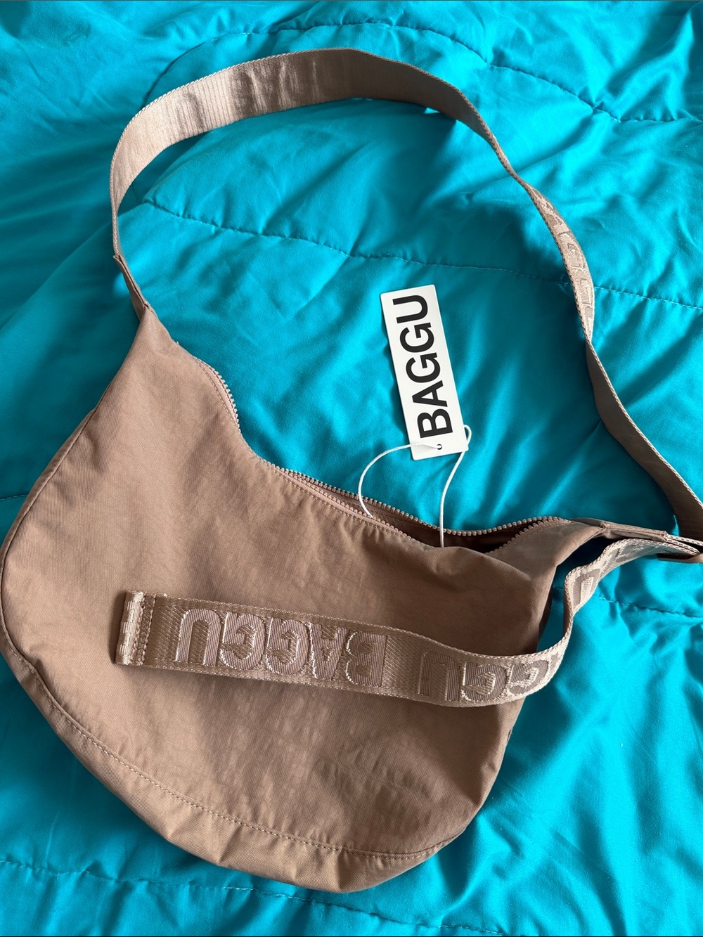 BAGGU Toasted Almond medium crescent Bag
